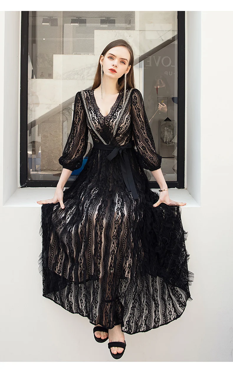 renda preto elegante com decote em v