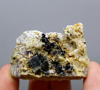 

55g Natural Inner Mongolia fluorite and crystal symbiosis mineral specimens Stones and crystals Healing crystal