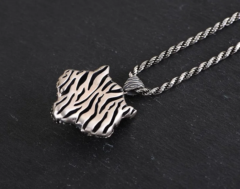 silver-tiger-pendant001F