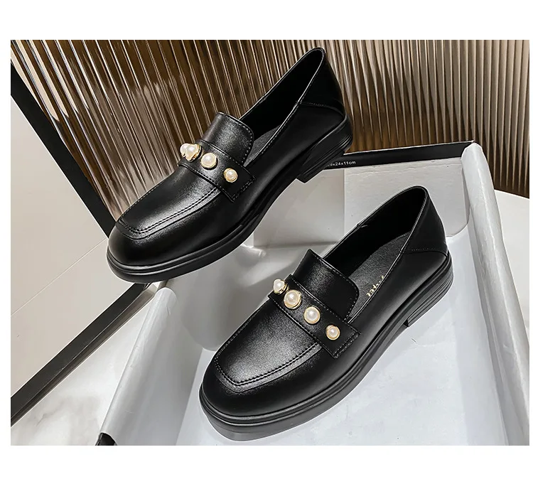 2021 Spring and Autumn low Heel shoes women's fashion design black pearl true leather loafers large size 41-43 free shipping 2021 Spring and Autumn low Heel shoes women's fashion design black pearl true leather loafers large size 41-43 free shipping