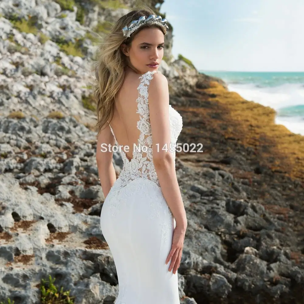 gola redonda, apliques de renda, vestido de noiva estilo boho