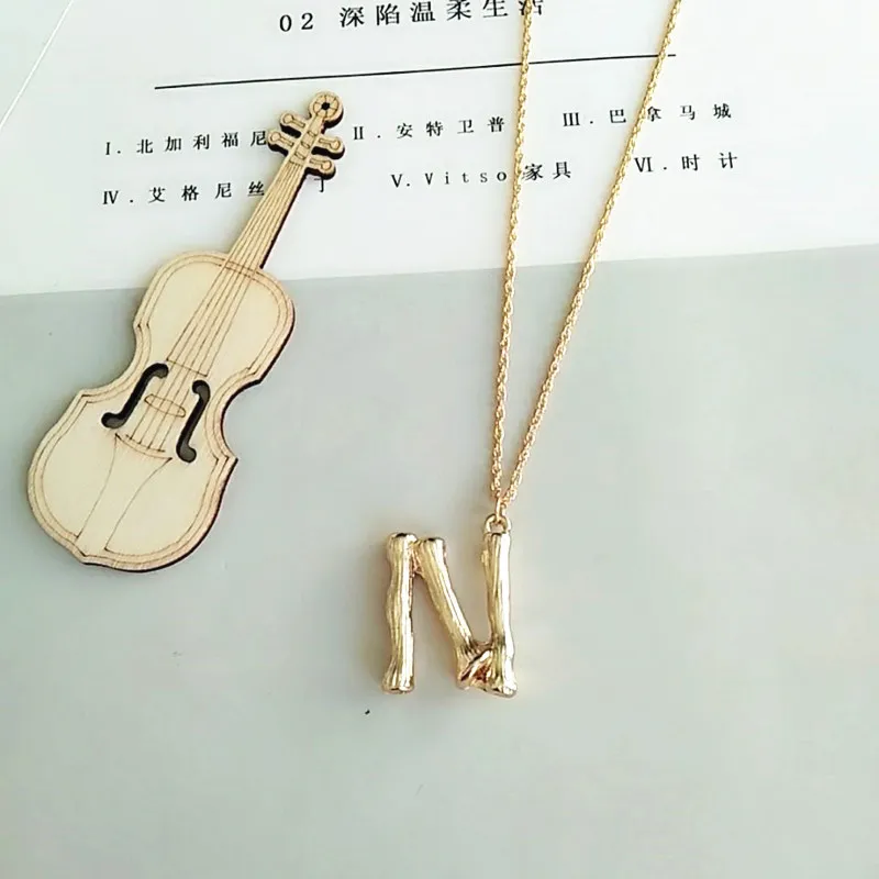 Маленькие золотые кованые металлические бамбуковые 26 букв Алфавит A-Z минималистичное ожерелье с подвесками с инициалами модная Твист цепь шеи ювелирные изделия