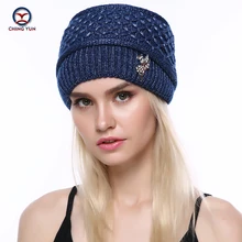 CHINGYUN женская вязаная шапка, новая мягкая зимняя теплая шапка, Толстая теплая шапка с рисунком, высокое качество, Женская разноцветная вязаная шапка с металлическими аксессуарами
