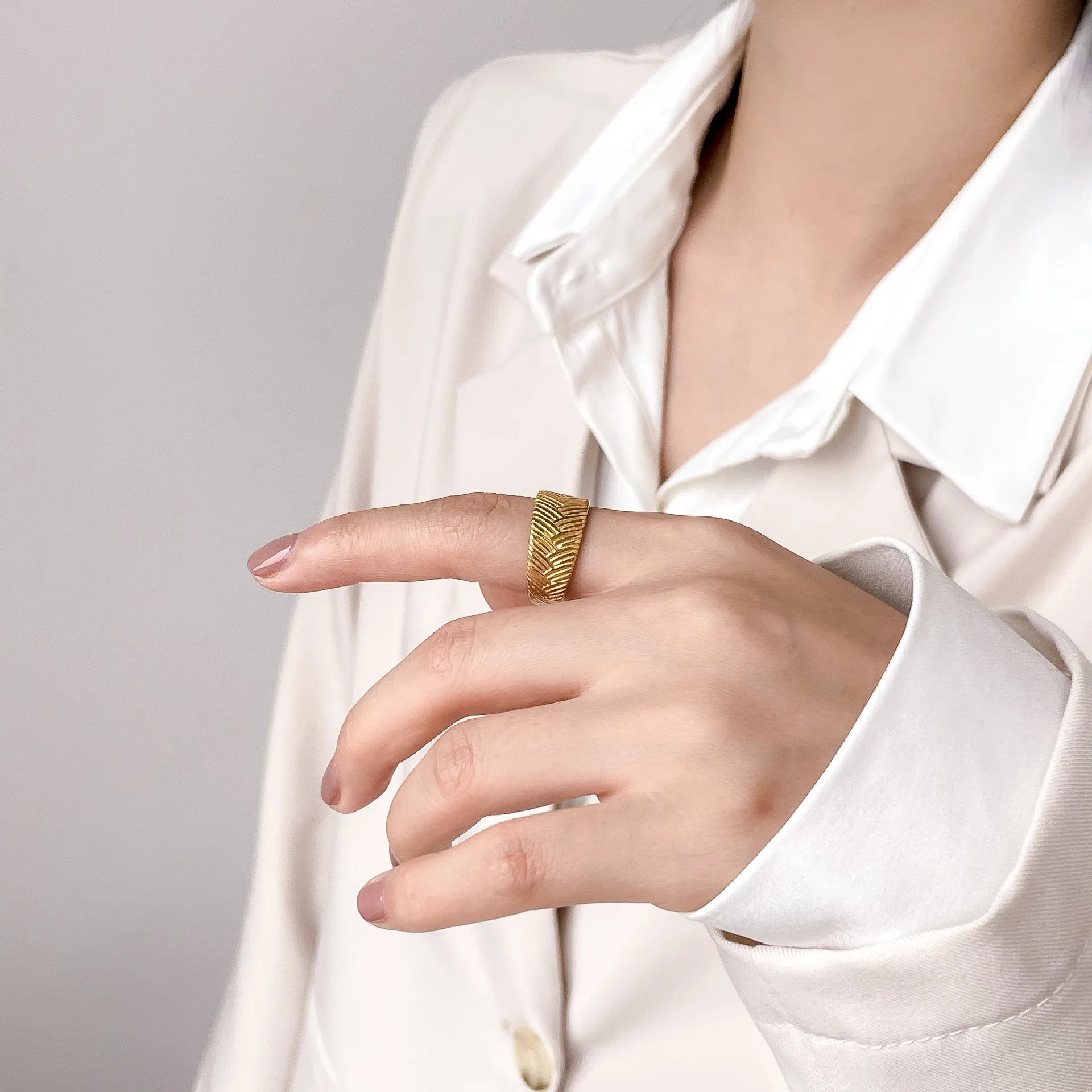 2022 New Retro Minimalist Gold Ring 