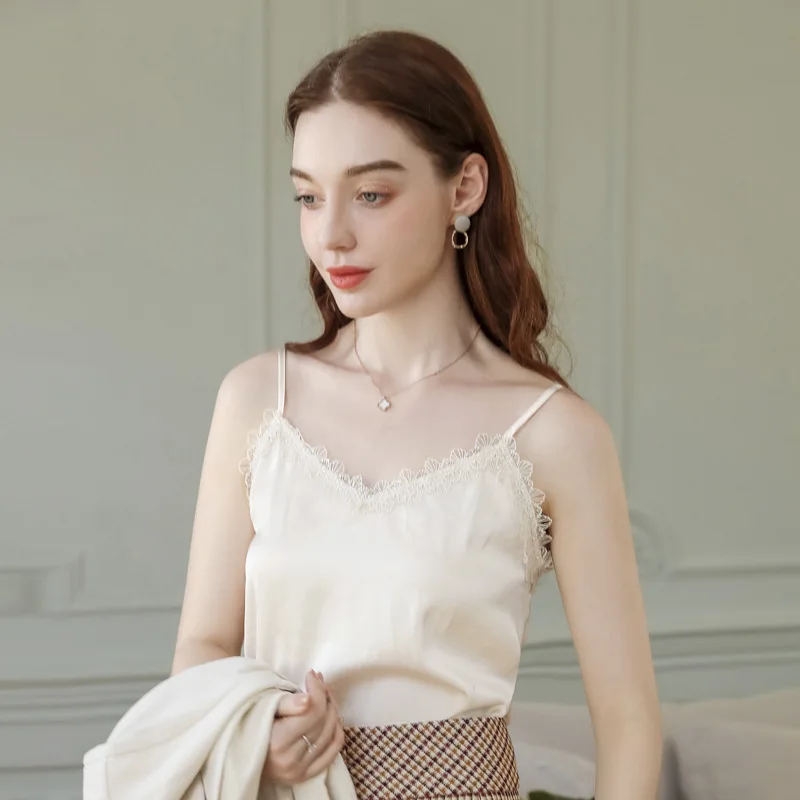 Autumn 2020 New Suspender Women's Solid Color Hollow Lace Sexy Skin Friendly Bottom Shirt Fashionable and Elegant