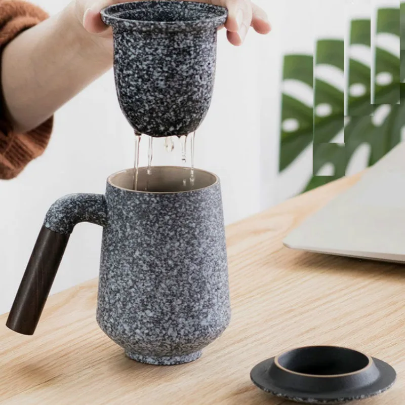 

1PC Black Pottery Mug Tea Separation with Lid Ceramic Cup Filter Cup Personal Office Wooden Handle Tea Cup Creative Custom Logo