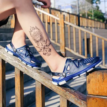 

2019 Crocks Hole Shoes Croc Men Green Garden Casual Rubber Clogs For Men Male Sandals Summer Slides Crocse Swimming Jelly Shoes