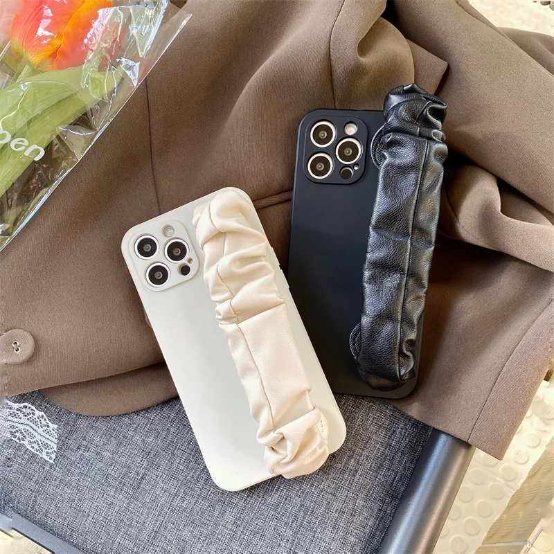 Luxury pleated leather wristband strap silicone case For iphone 12 12Pro Max 11 11Pro X XR Xs max XR 7 8Plus protective capa