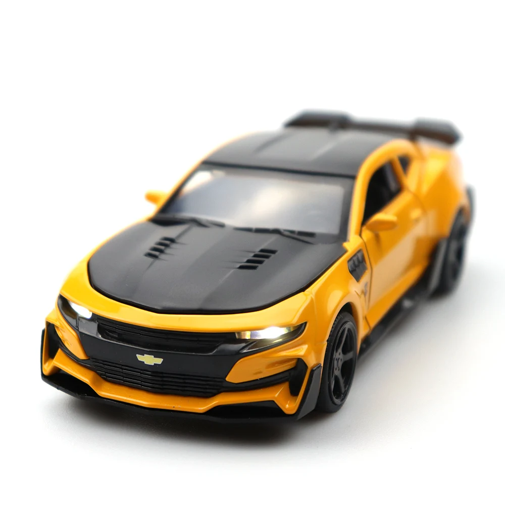 

1:32 Chevrolet Comalo Yellow Car High Simulation Alloy Diecast Car Model Pull Back Sound Light Collection for Children's Gifts