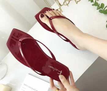 

Women Beach Flip Flops Summer Flat Shoes Woman Slip On Sandals Non-slip Sole Solid Color Female Fashion Flip Flop