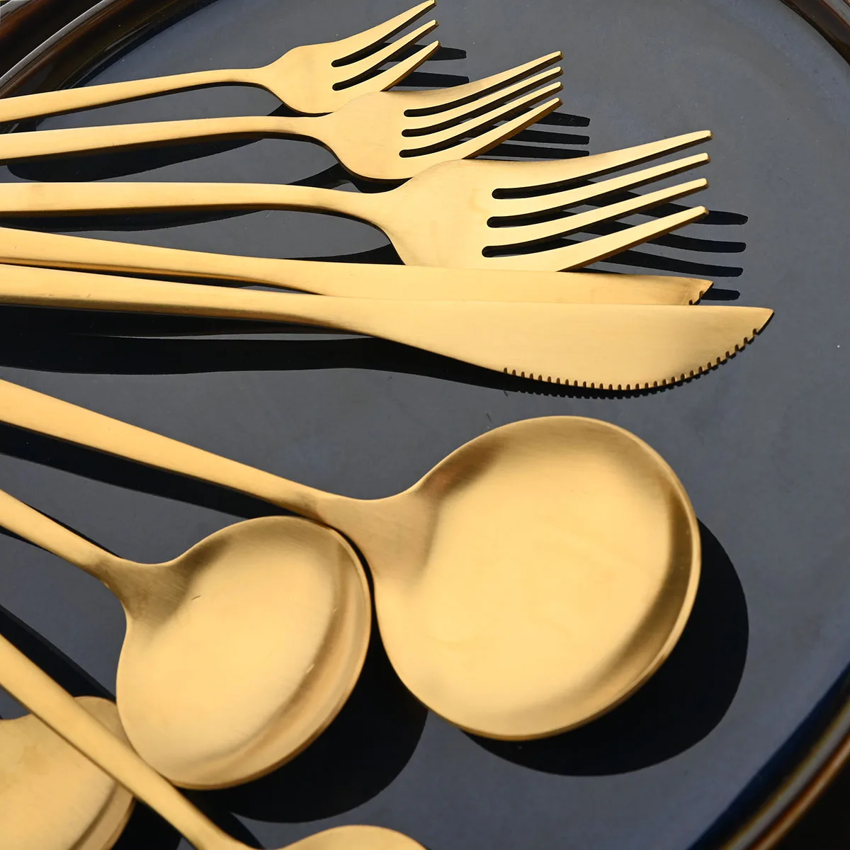 Description Picture 4 of itemJANKNG Gold Cutlery Set Golden Spoons Forks Knives Flatware  Cutlery Set Stainless Steel Dinnerware Matte Dinner Silverware Set