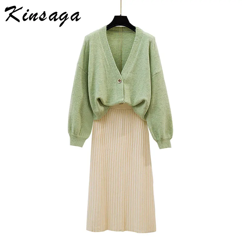 Женский трикотажный кардиган на пуговицах и юбка-карандаш средней длины с