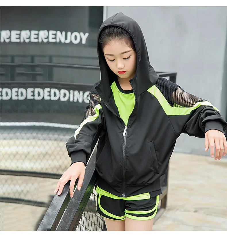 8743779205_777926057