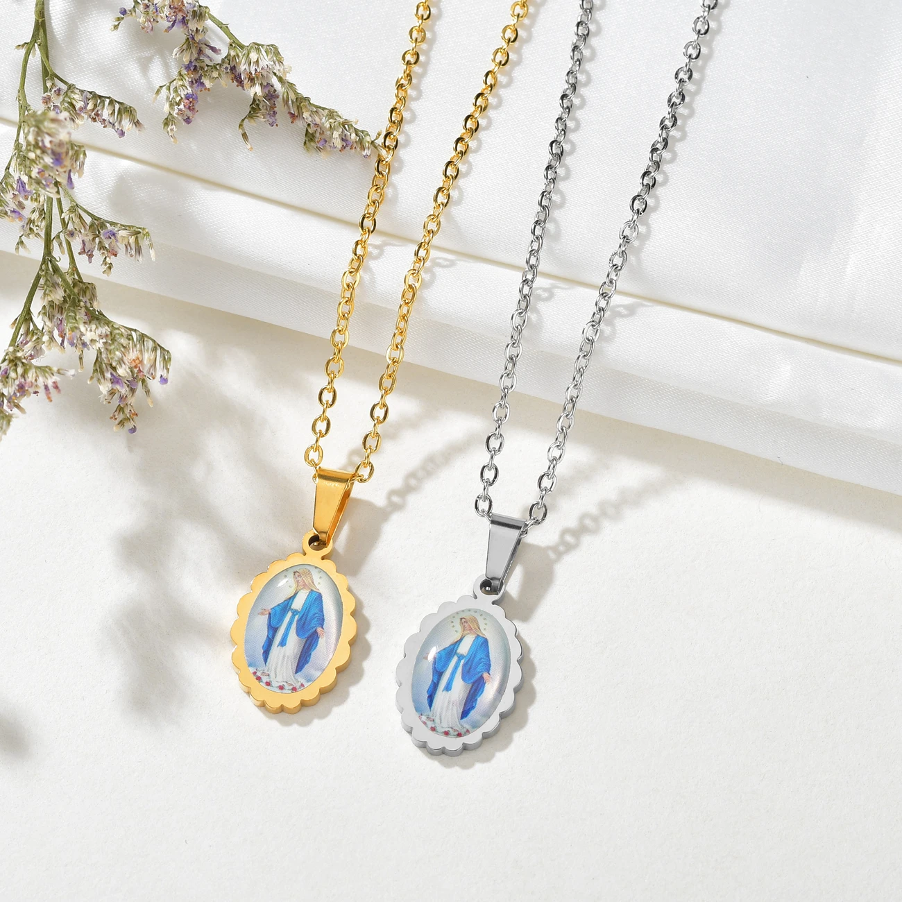 Akizoom Pendant Necklace Virgin Mary Golden Color Christian Jesus Oval Stainless Steel Catholic Men Women Religion Gifts