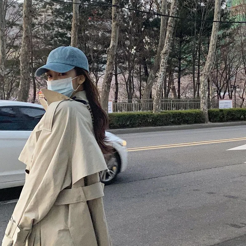 얼굴 흰색 밝은 파란색 청바지, 오래된 모자 만들기