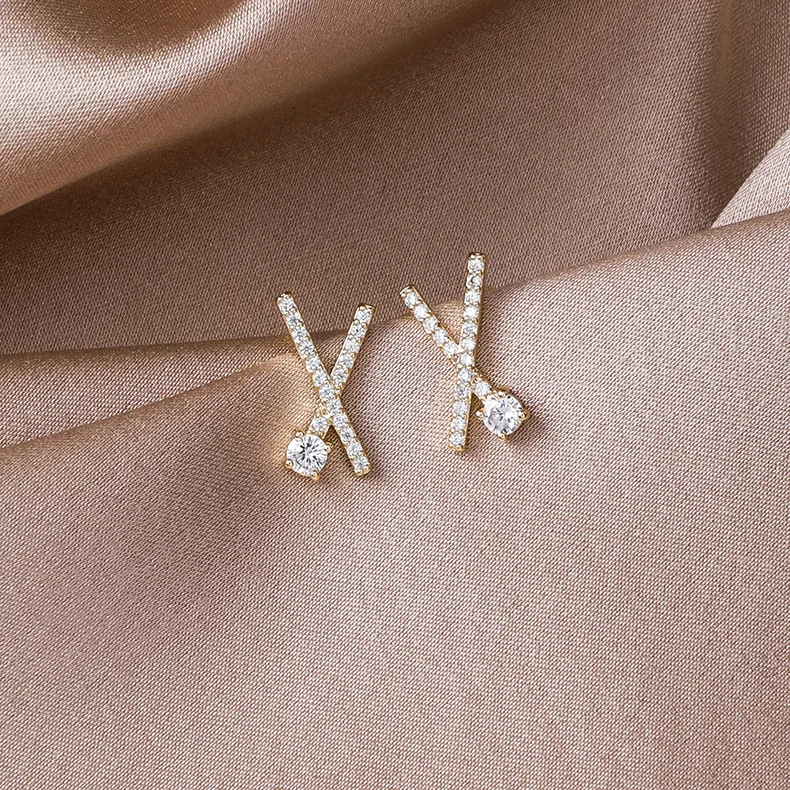 

New Arrival Geometric Crystal Women Classic Stud Earrings Cross Over Little Earrings Girl Fashion Jewelry Womens Accessories