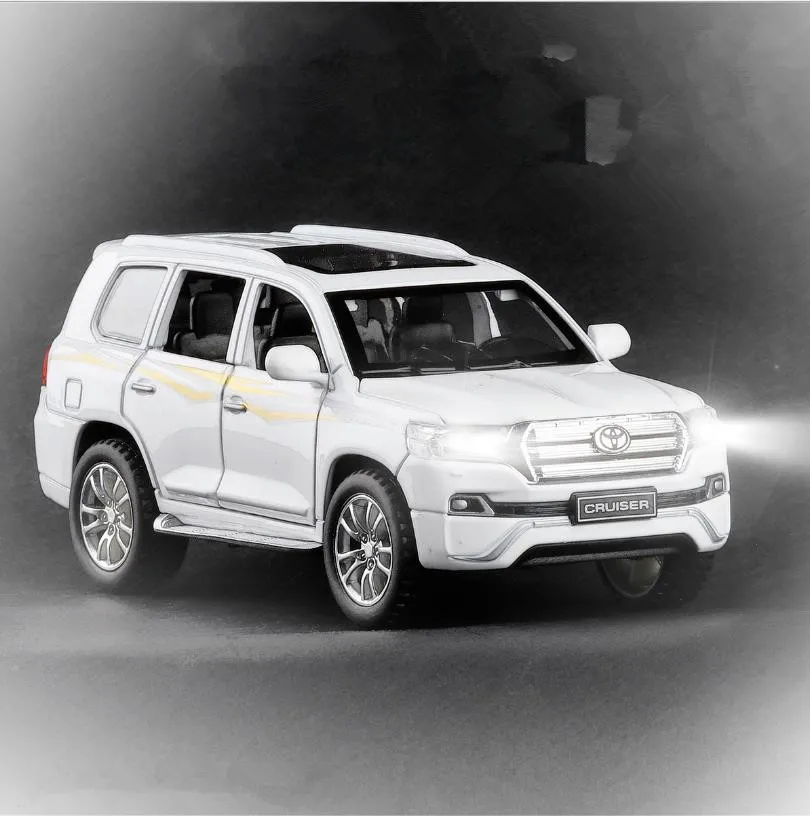 1:32 Toyota overbearing сплав оттяните назад внедорожная модель автомобиля, высокое моделирование 6 дверей открытый звук и свет модель автомобиля - Цвет: 2