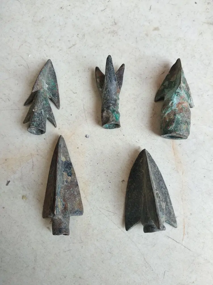 Скифский наконечник стрелы скифы. Бронзовая стрел. Старинный бронзовый наконечник стрелы. Бронзовая стрел. Бронзовый наконечник стрелы вятичи.