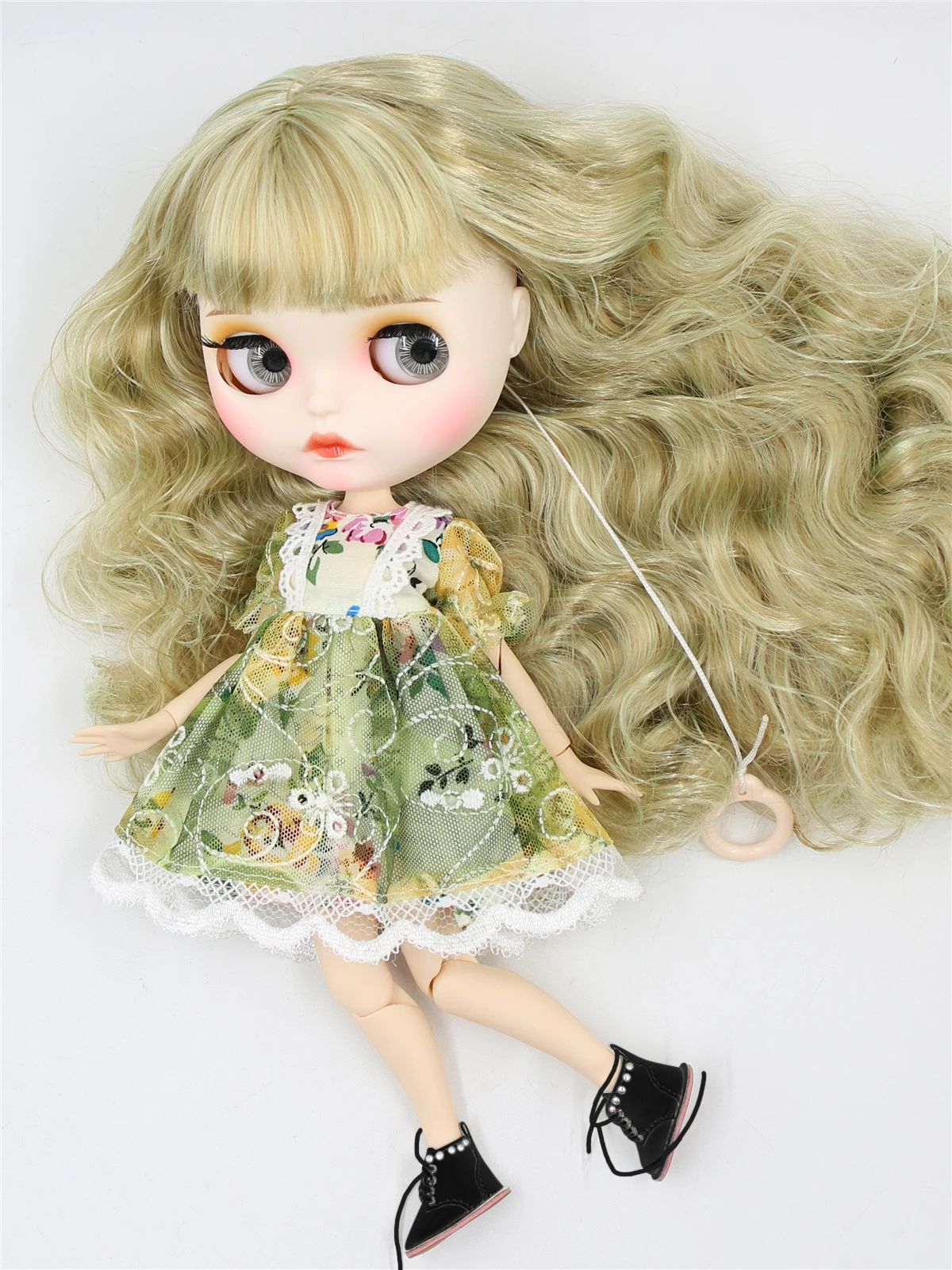 Vivian – Premium Custom Neo Blythe Doll with Multi-Color Hair, White Skin & Matte Pouty Face 1