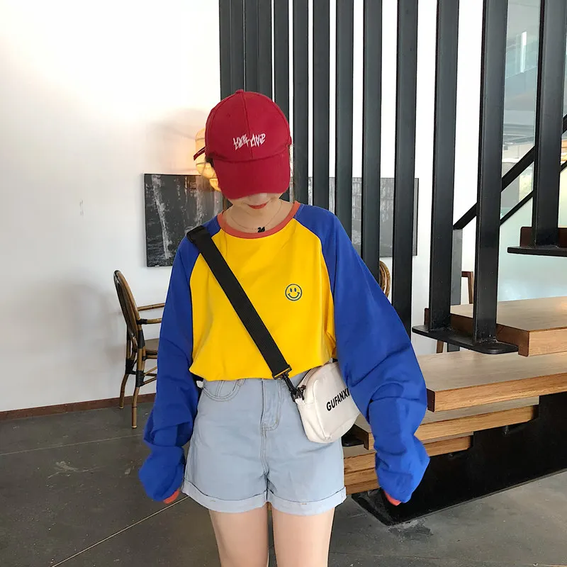 

Cute embroidered smiley embroidered O-neck T-shirt ulzzang autumn long casual large size M-2XL loose long-sleeved t-shirt female