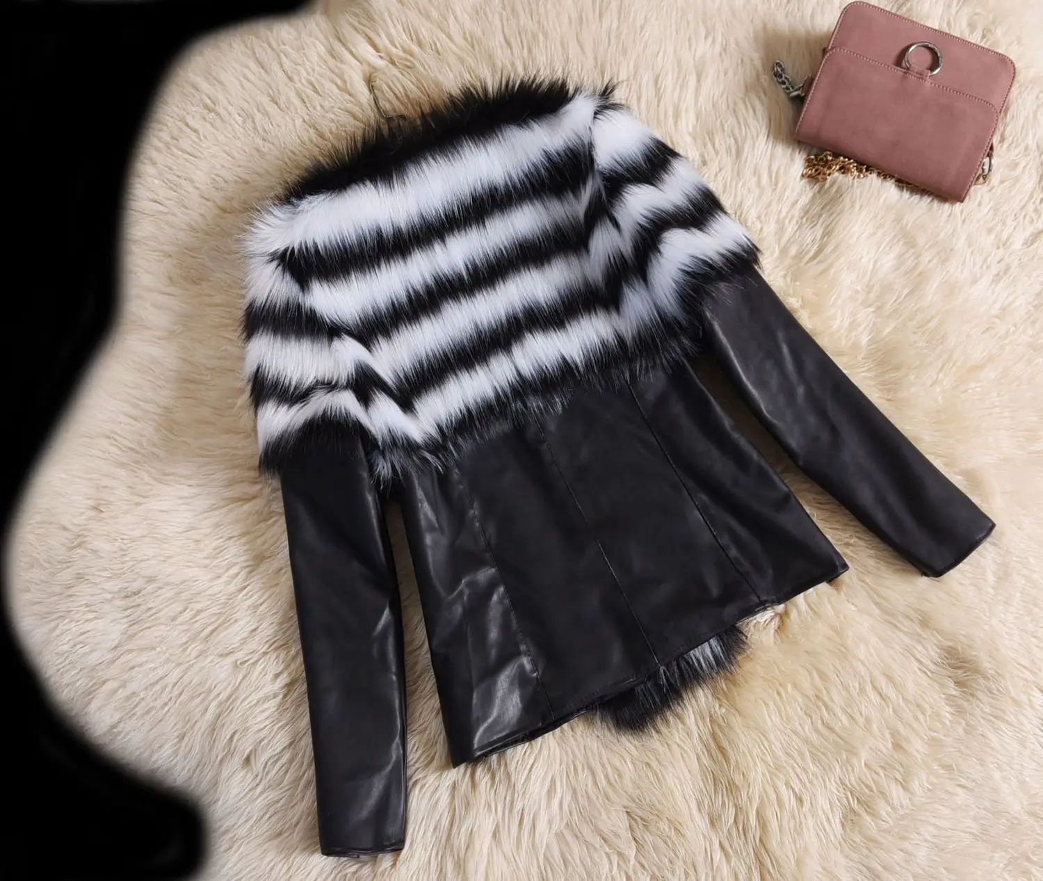 

Leather Jacket For Women 2020 New Winter Fluffy Large Fur Coat Female Motorcycle PU Leather Jackets Plus SIze 6XL LX2394