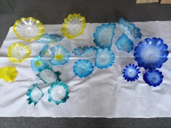

Mediterranean Murano Flower Plates Wall Arts Blue Shade Yellow Shade Hand Blown Glass Hanging Plates with Scallop Edges