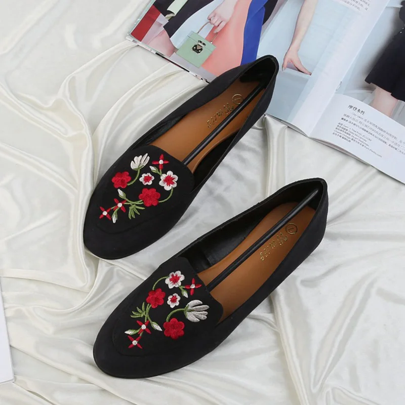 

2019 Summer And Autumn New Fashion Round Head Embroidery Pattern Single Shoes Daily Wild Shallow Mouth Flat Shoes Women