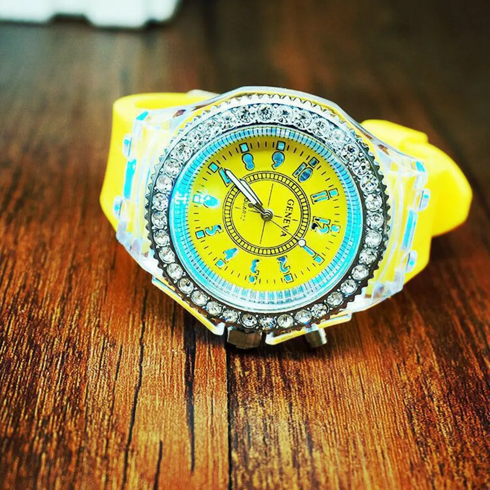Спортивные женские наручные часы с резиновой лентой для девушек, конфетные часы, пара желе со стразами, светодиодный ночник, кварцевые часы, цветной ремешок