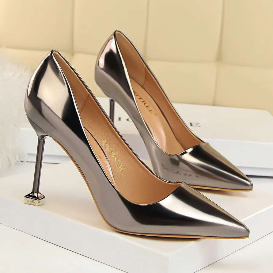 

Plus Size 2020 Color Women Pump High Heels Pumps Single Shoe Female Patent Leather Sexy Ladies Wedding Party Woman