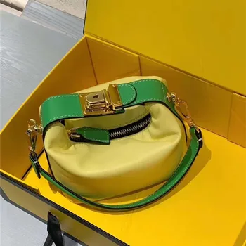 

Fashionable and versatile color contrast 2020 summer new cross over net red one shoulder portable high sense small square bag