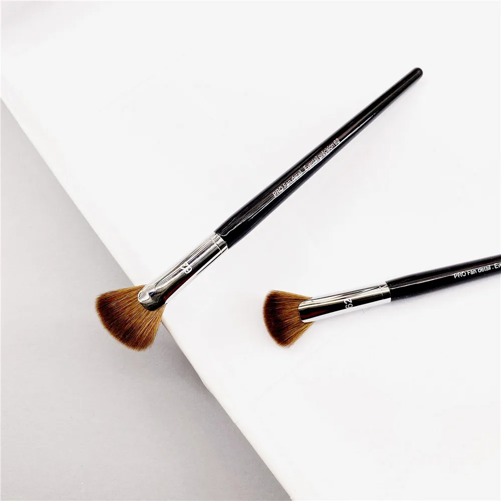 

PRO Fan Highlight Makeup Brush #62 - Precision Shadow Powder Cosmetics Tools