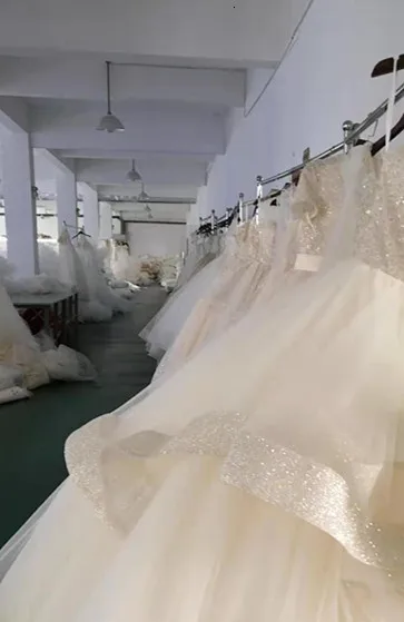 Дизайн роскошное свадебное платье с открытыми плечами с аппликацией из кристаллов и бисера Милое Свадебное бальное платье