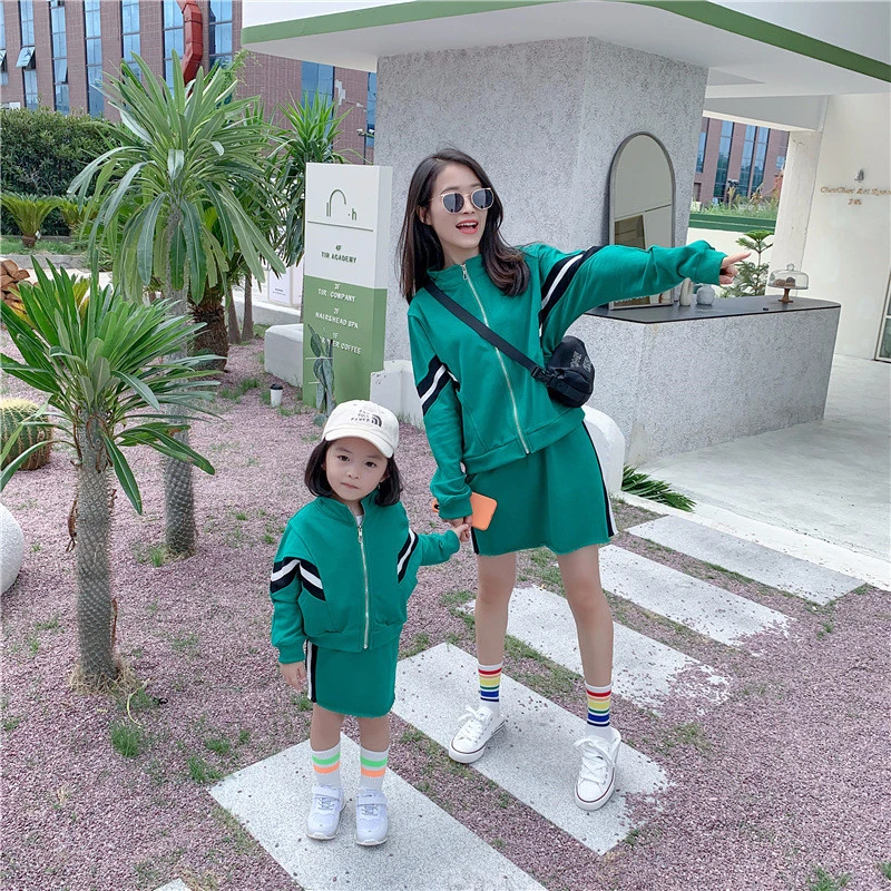 

2019 New Mommy and Me Sport Clothes Set for Family Matching Clothing Outfits Stripe Mother Daughter Sweatshirt Jacket+Skirt Suit