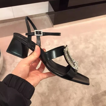 

Chunky Sandalias Verano Mujer 2020 Patent Leather Women Sandals Sexy Casual Sandalia Feminina Euoropean Rhinestone Summer Shoes