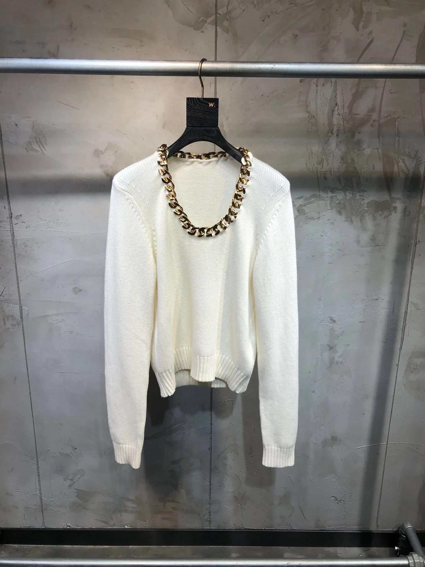 

2019 New Arrival Women Winter Knitted Sweater White Long Sleeve O-neck with Fashion Necklace Free Shipping Worldwide