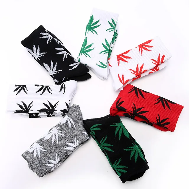 

5 pairs of men's classic durable maple leaf socks black white red