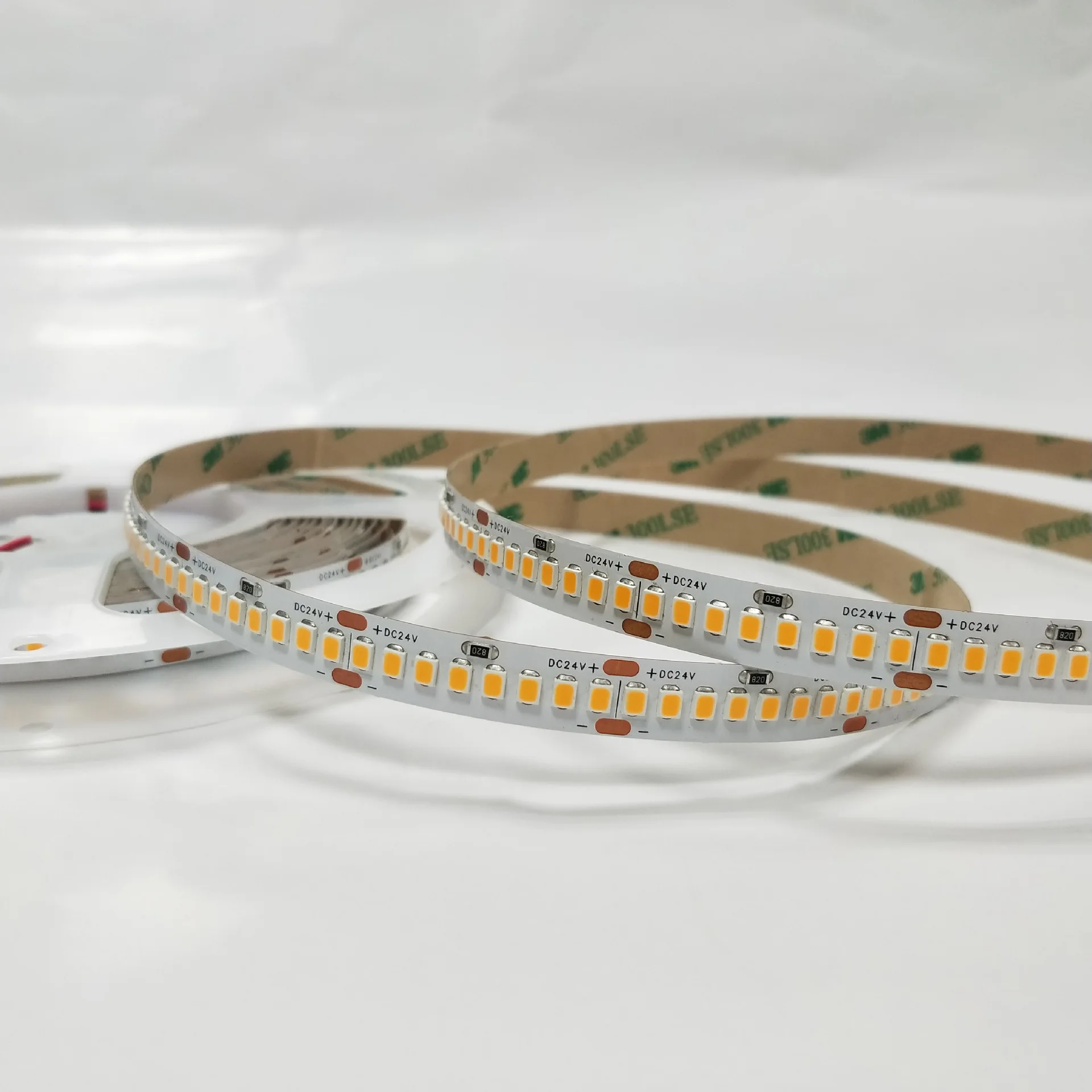 

High Light efficiency light strip LED strip 240Leds/m DC24V cri90 160-180 lumens/W 2835 SMD LED Strip Flexible tape 5m/roll