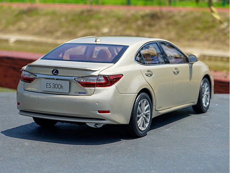1:18 Lexus ES ES300H литая под давлением Модель автомобиля игрушки Металлическая Модель автомобиля оригинальная коробка