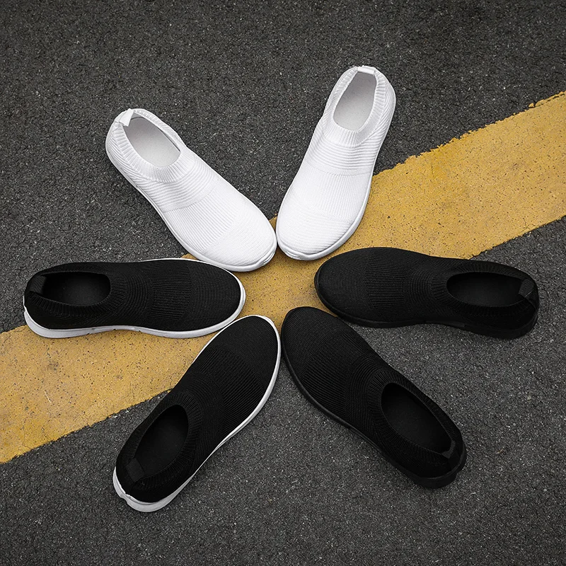 

Slip-On Running Shoes Men Air Mesh Sneakers Male Sport Shoes Lightweight Shoes Male Zapatos De Mujer Training Trainers Men