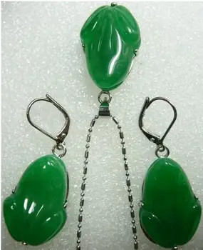 

Lady's beautiful carved green purple Natural jade frog beads pendant earring set