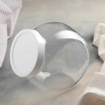 

Bank with white plastic lid 1.7 l "Bella"