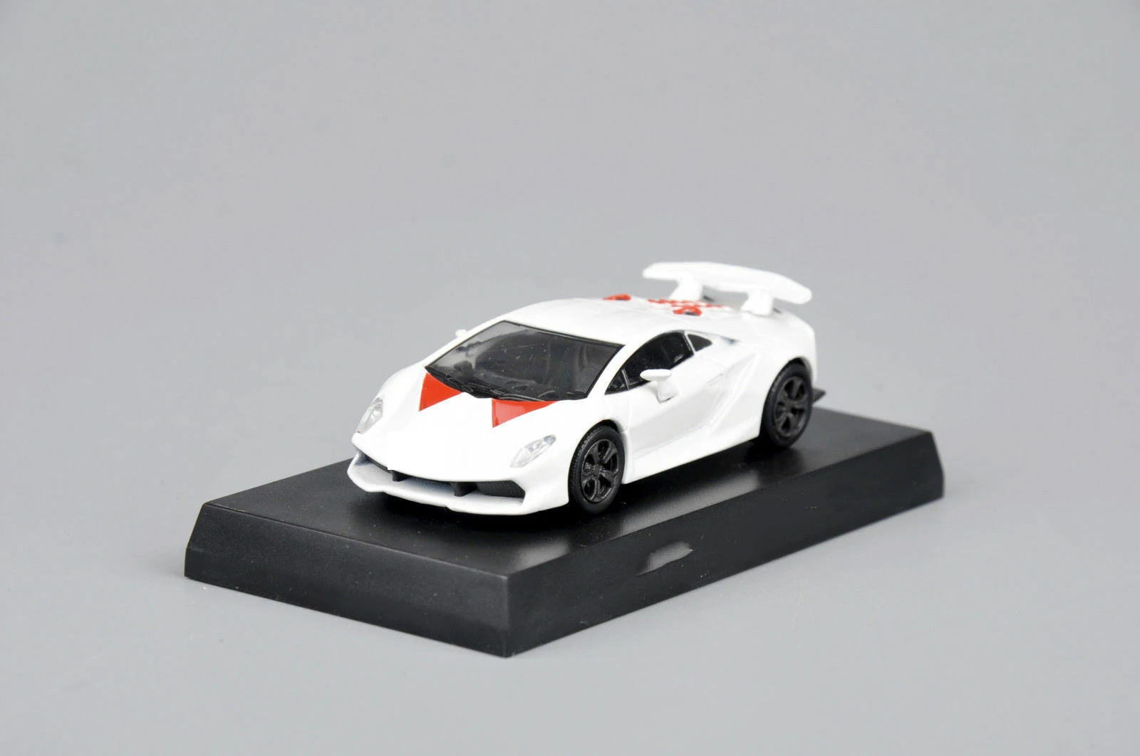 С дистанционным управлением Kyosho 1:64 литья под давлением модель автомобиля Sesto