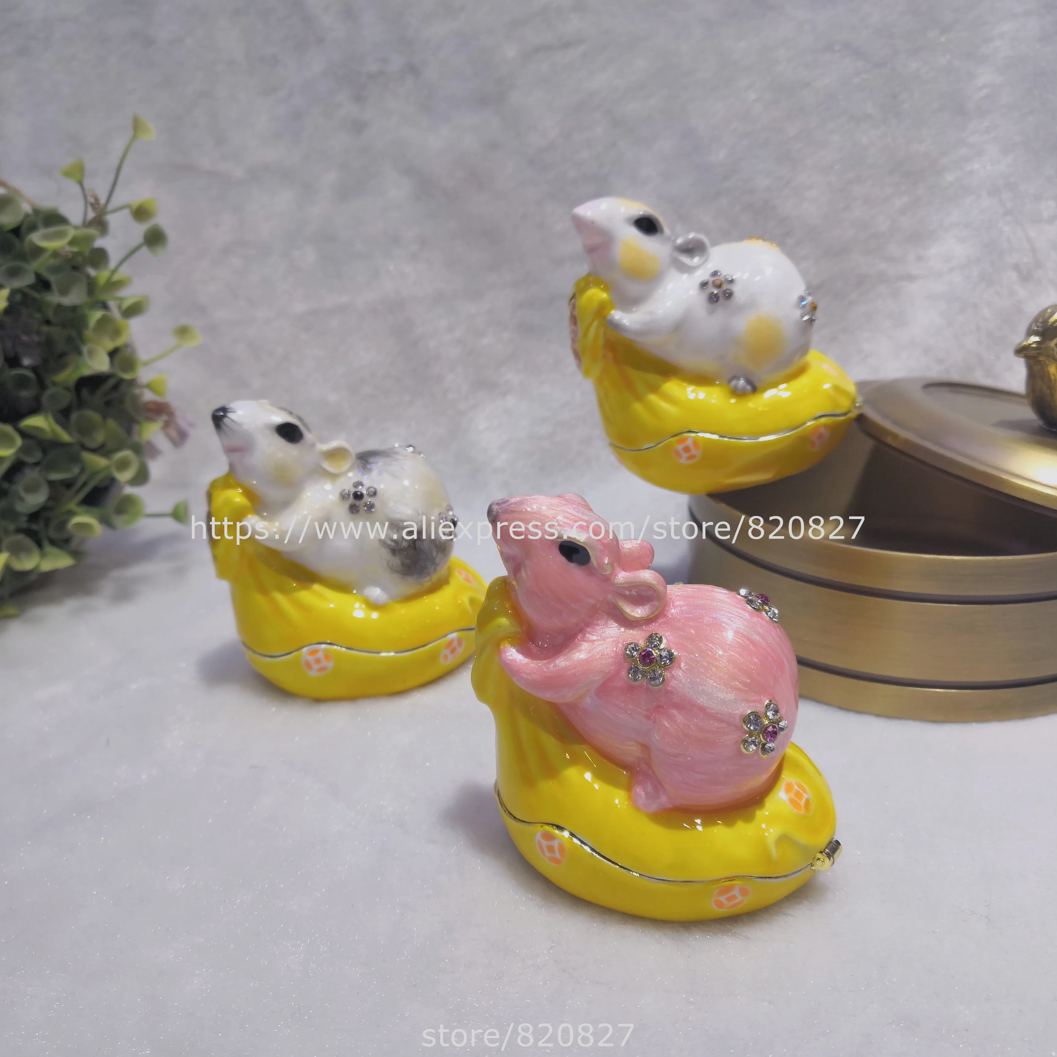 

2020 Mouse Enamel Jeweled Trinket Box Mouse Jewelry Pill Box with Hinge Magnetic Lid Mouse Rhinestones Gift Random color