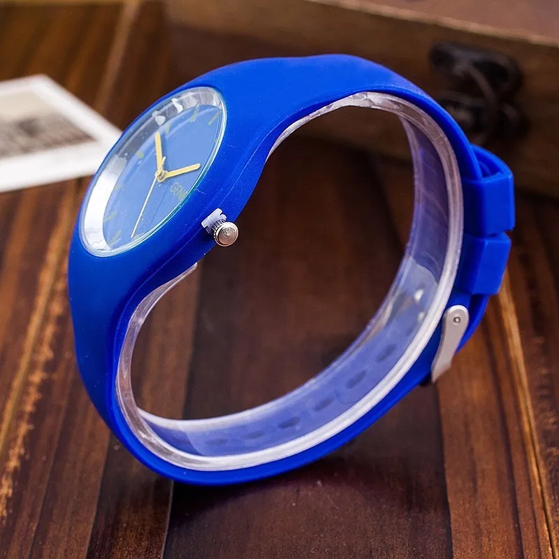 HTB1uYs3o3nH8KJjSspcq6z3QFXab