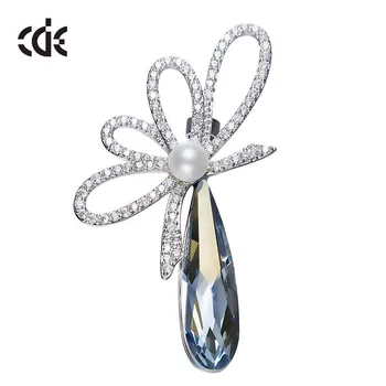 

CDE Elegant Lady Brooch with Water Drop Shape Crystal from Swarovski Pearl Brooch for Women Winter Sweater Coat Accessories