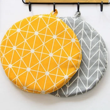 

Set of Oven Mitt and Heat Resistant Pot Holder Pad Protective Oven Gloves the Goods for Kitchen Cooking Baking -Yellow