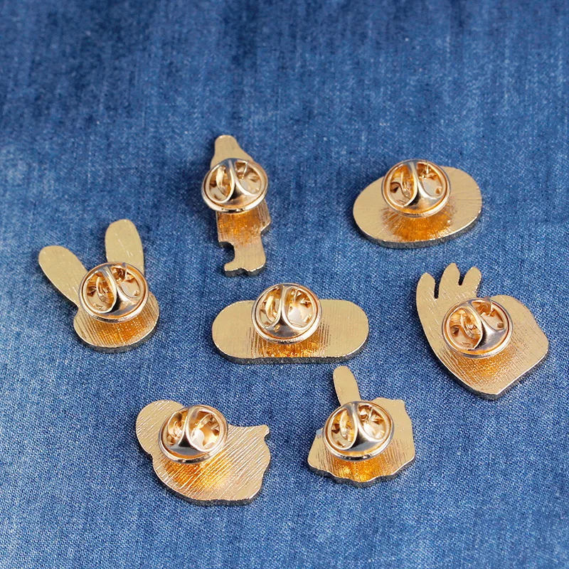 

Europe And America Creative Capsule Rabbit Brain OK Gesture Middle Finger Mask Fun Brooch Clothing Brooch