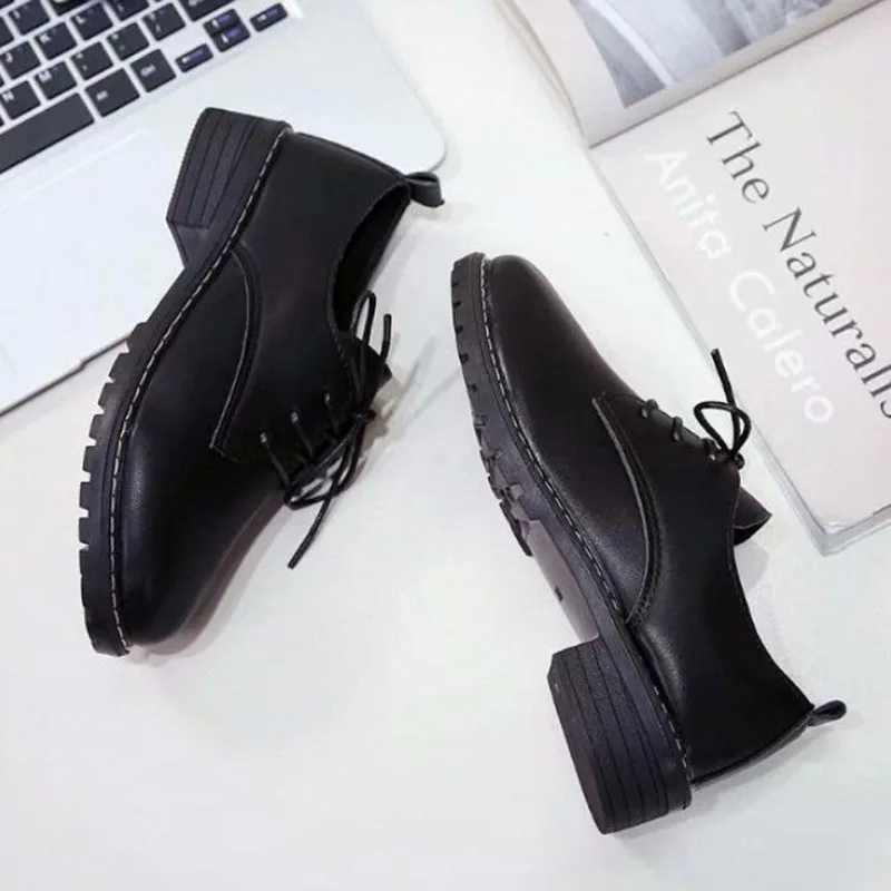 Новинка 2019 года сезон весна лакированные тонкие туфли для студентов на низком