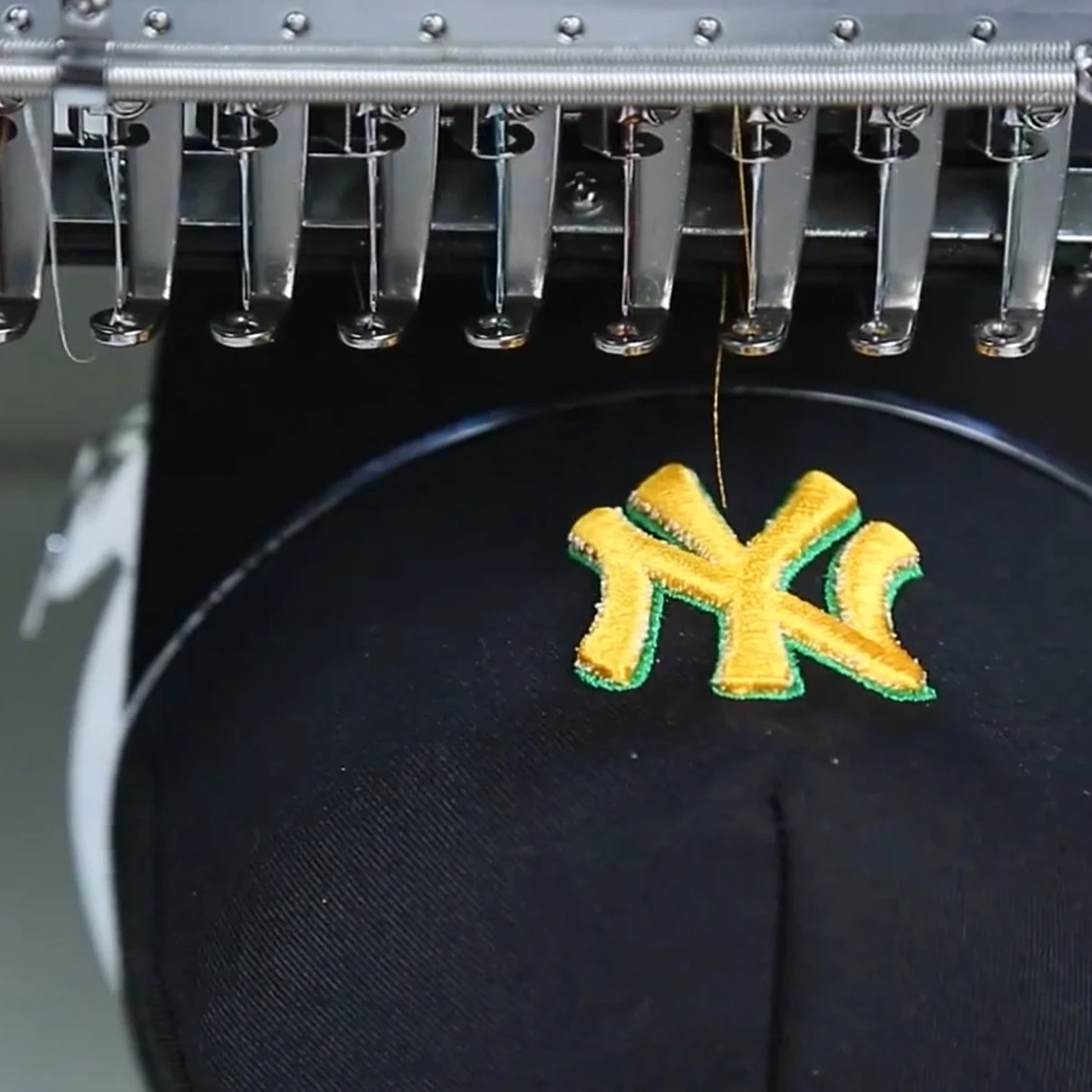 Lewanjoy Domestic Commercial Mini Single Head Computerized Cap Shoes Embroiderer Clothing Table Embroidery Machine