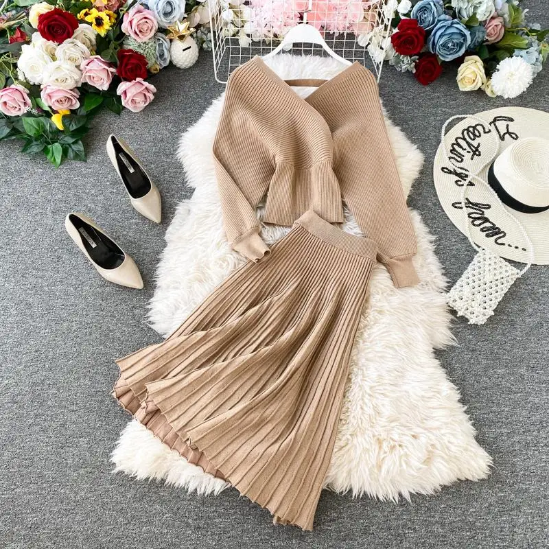 

Women Shiny Lurex Skirt Two Pieces Sets Sexy Cross V Neck Long Puff Sleeve Knit Sweater Tops +Slim Elastic Waist Skirts Suits